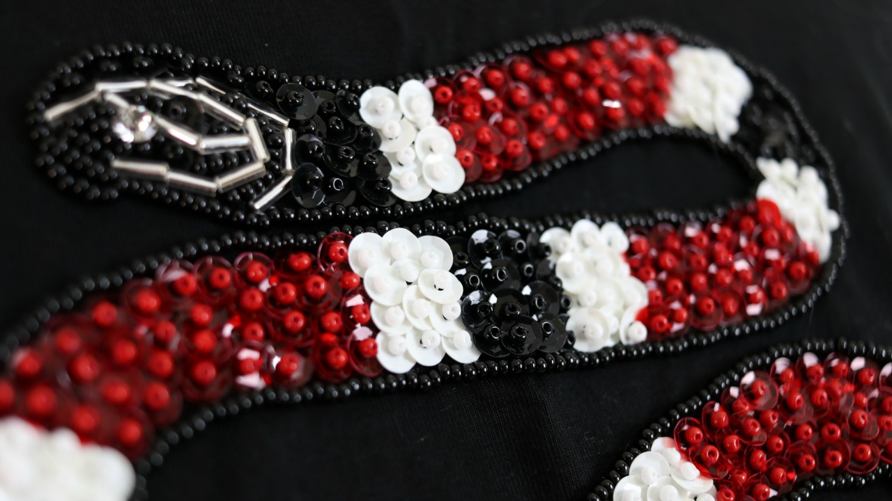 Resultado de imagem para Bordado Cobra da Gucci - com Miçangas e Paetês - DIY