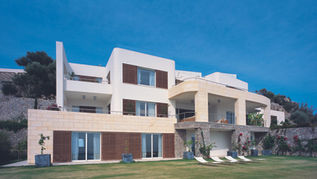 The interior organization and identity of the residence, architectured by Giancarlo Alhadeff, has been made to match the identity of the owners.