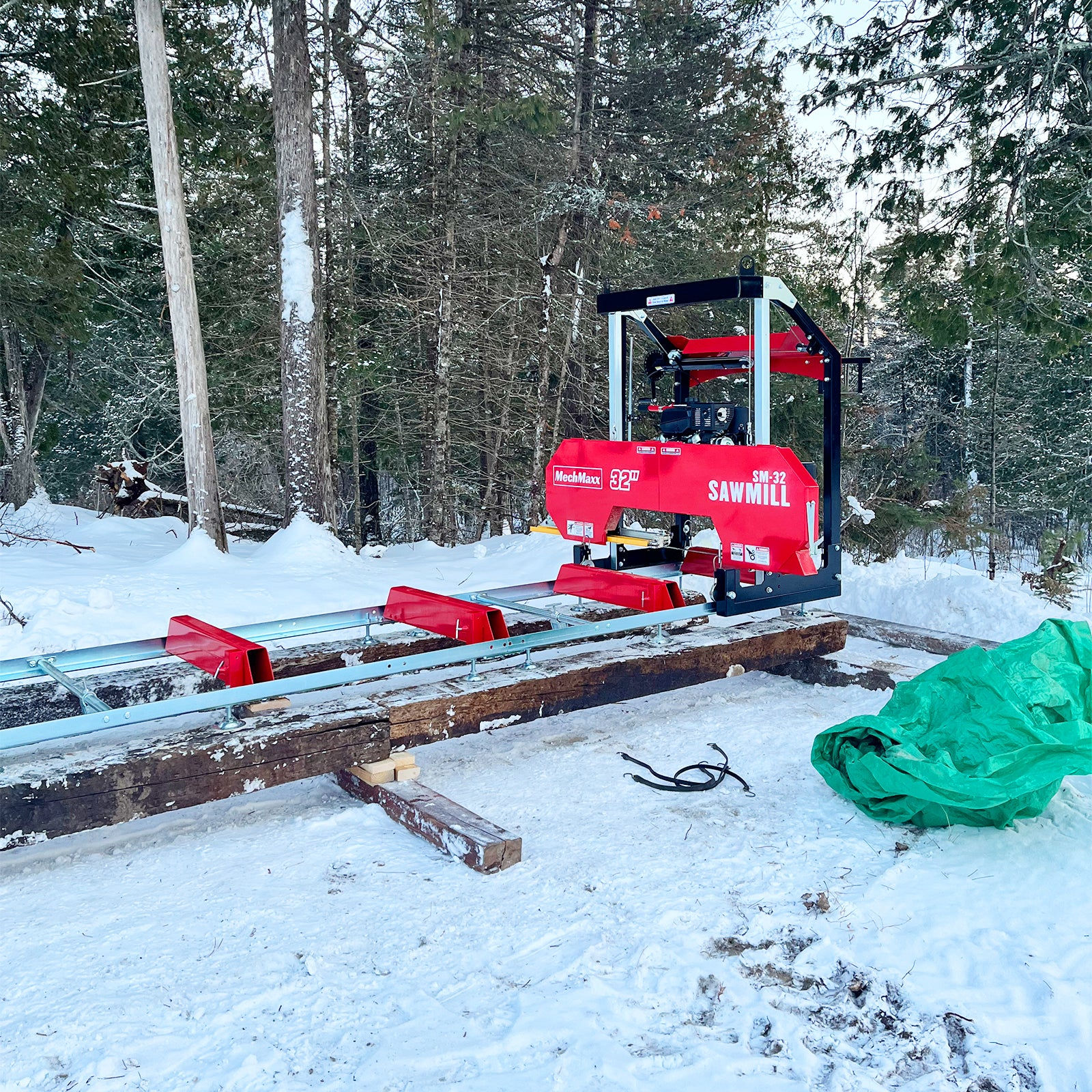 32" Portable Sawmill, 459cc 15HP E-Start Gasoline Engine, 26.5" Board Width,