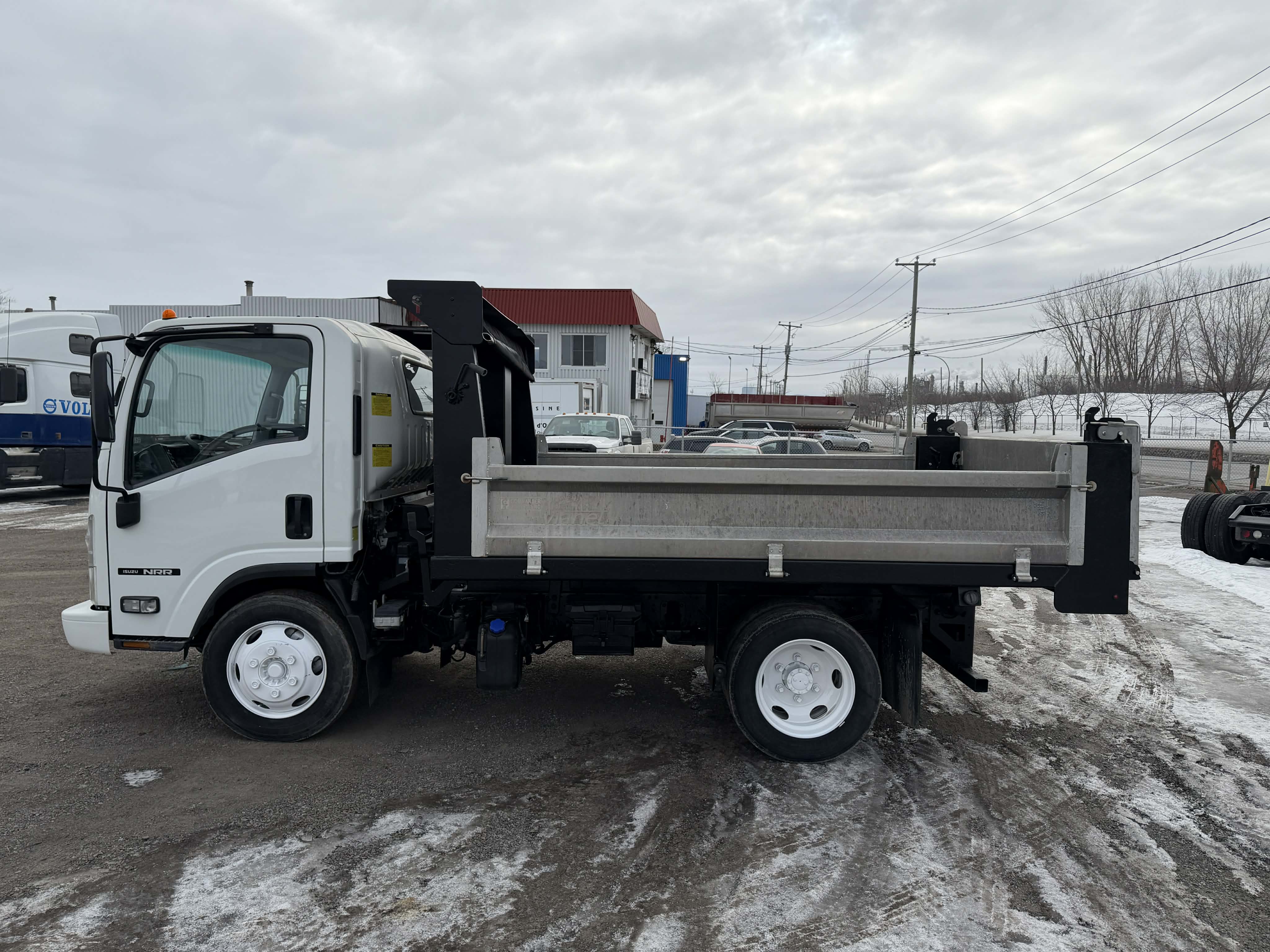 2017 Isuzu NRR 3