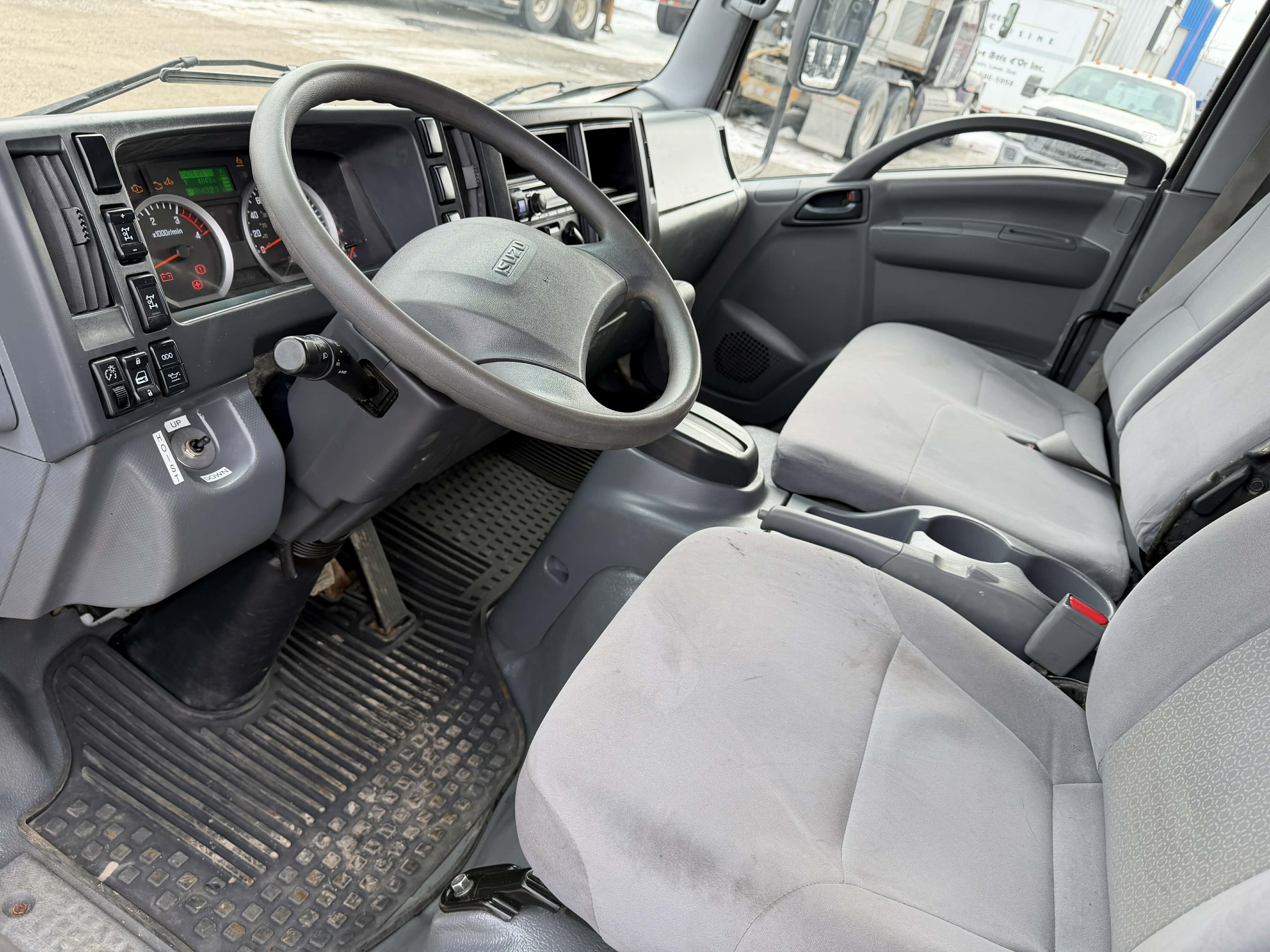 2017 Isuzu NRR 11