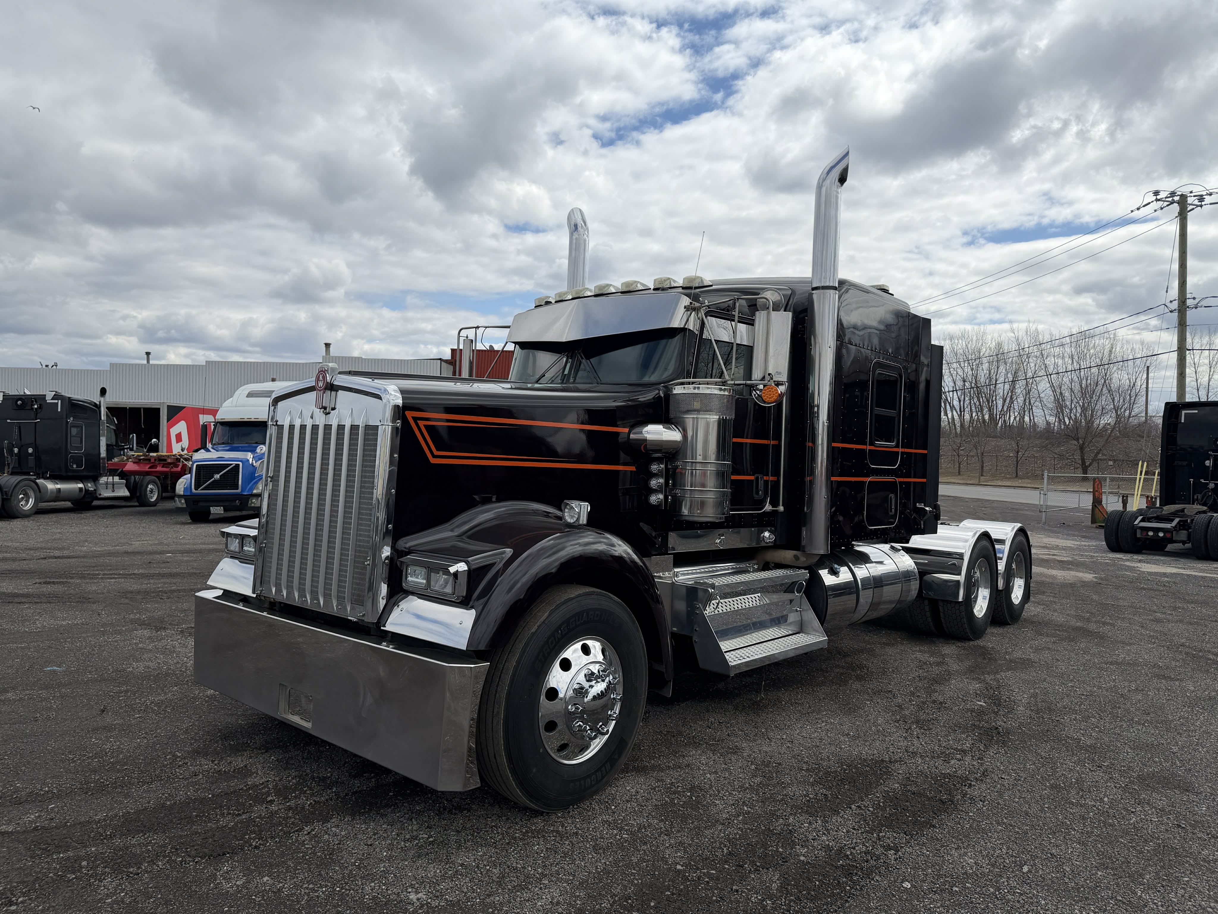 2022 Kenworth W900L