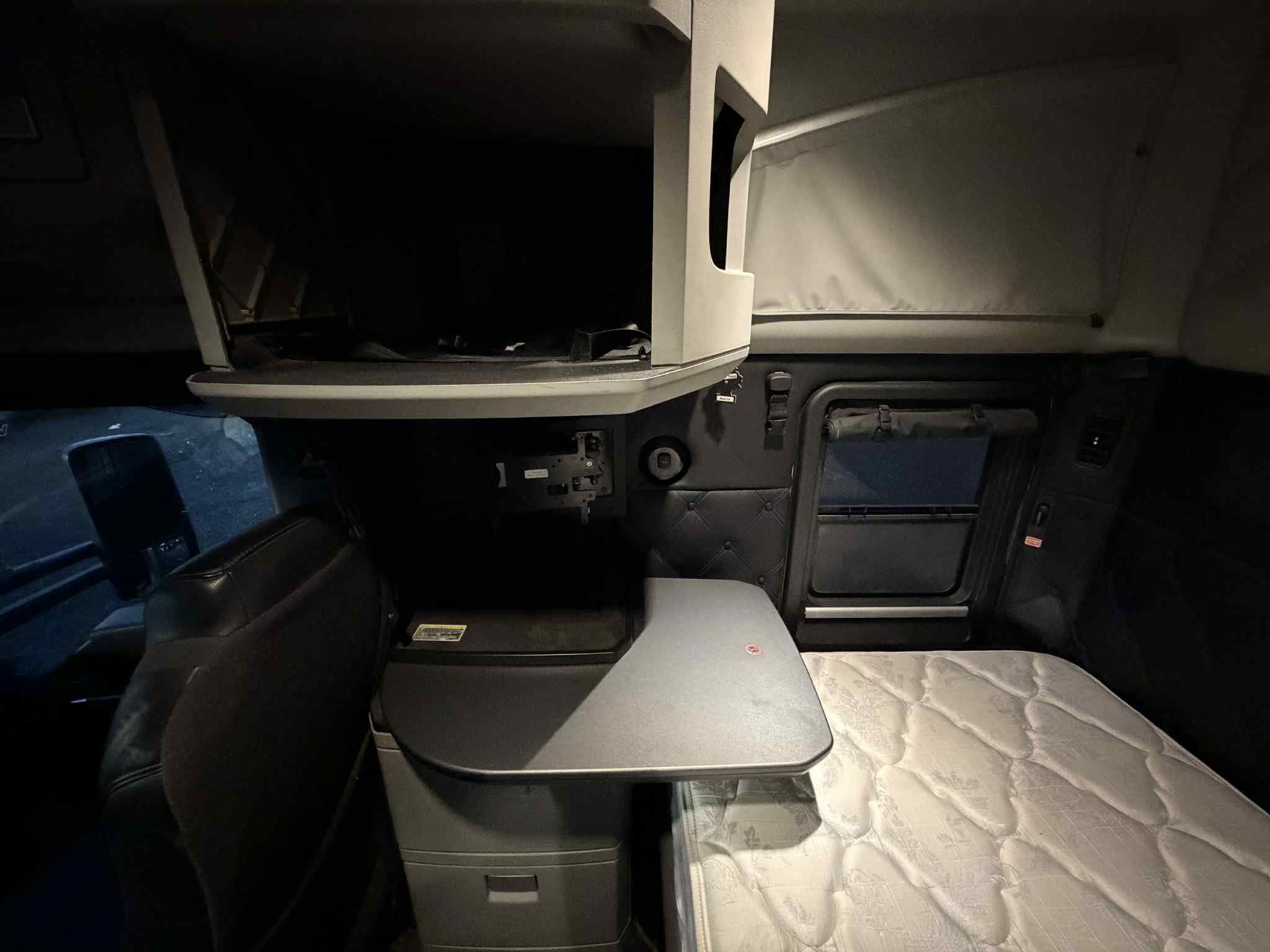 2023 Kenworth W990 13