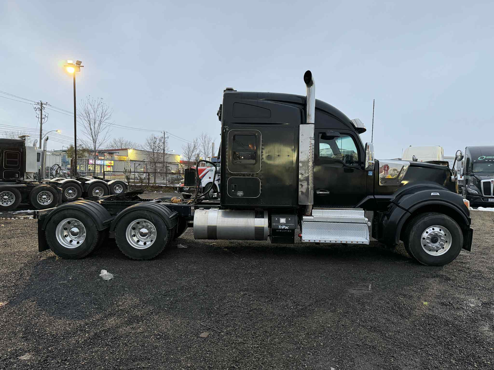 2023 Kenworth W990 6