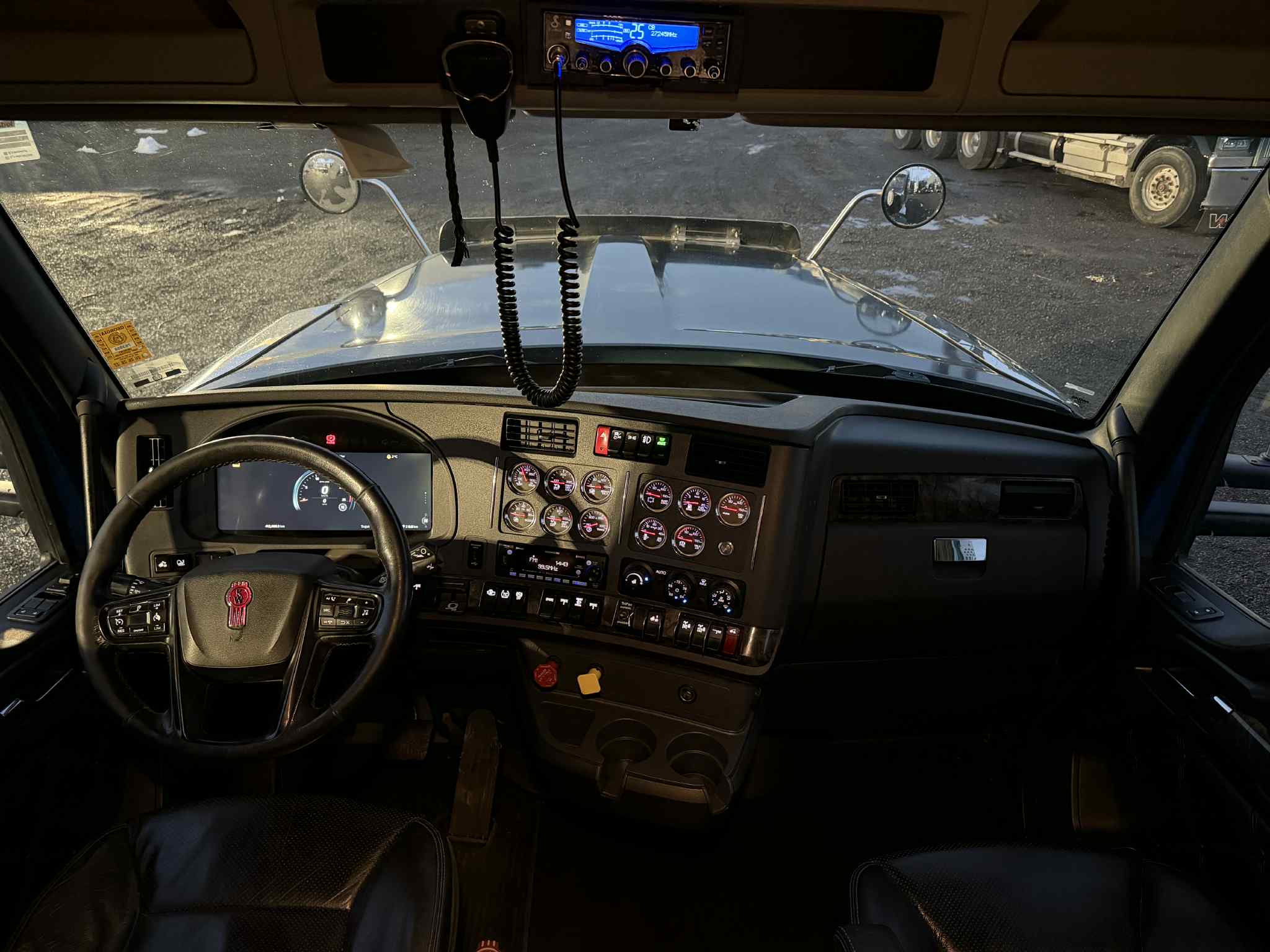 2023 Kenworth W990 8