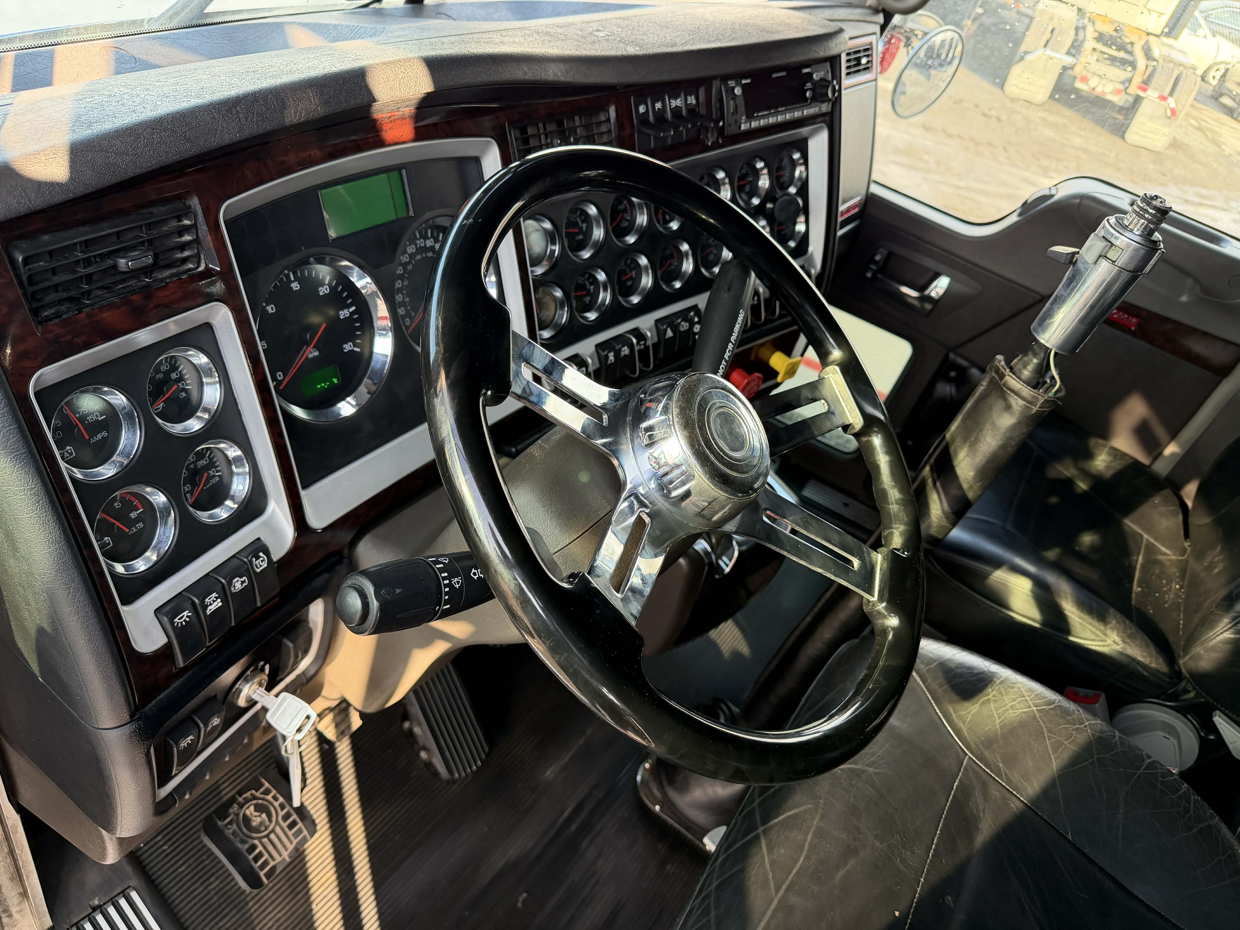 2022 Kenworth W900L 11