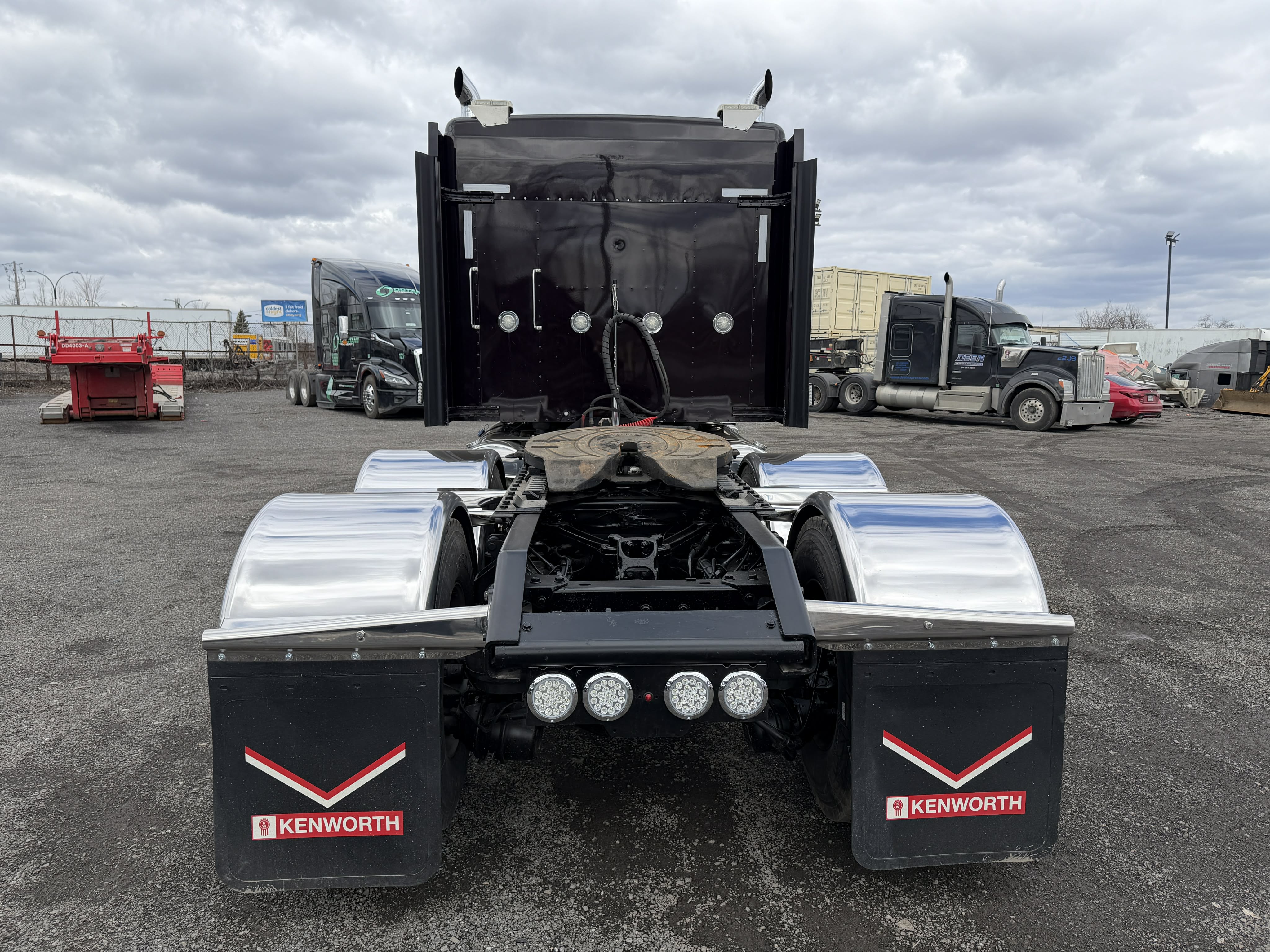 2022 Kenworth W900L 4
