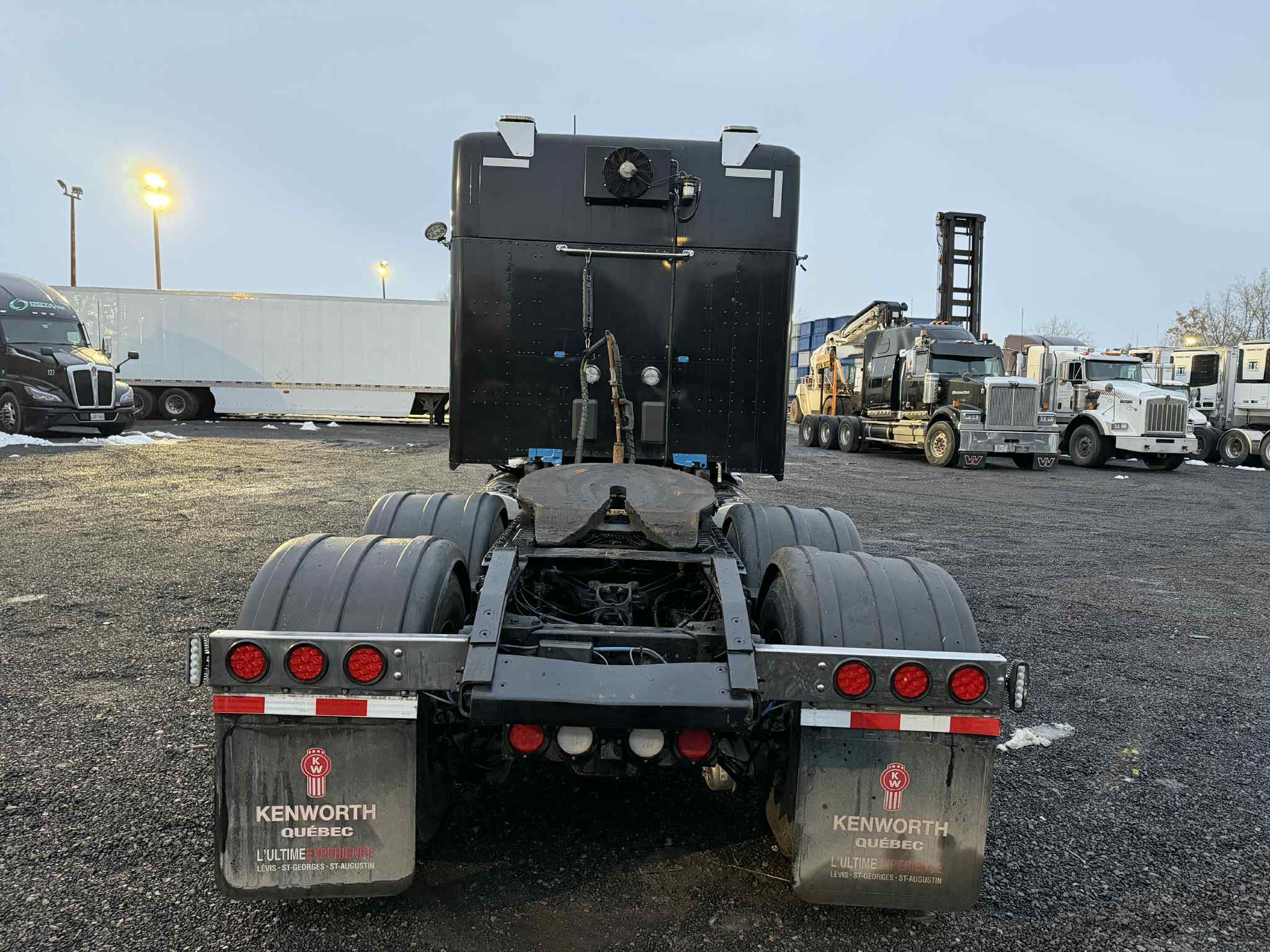 2023 Kenworth W990 4