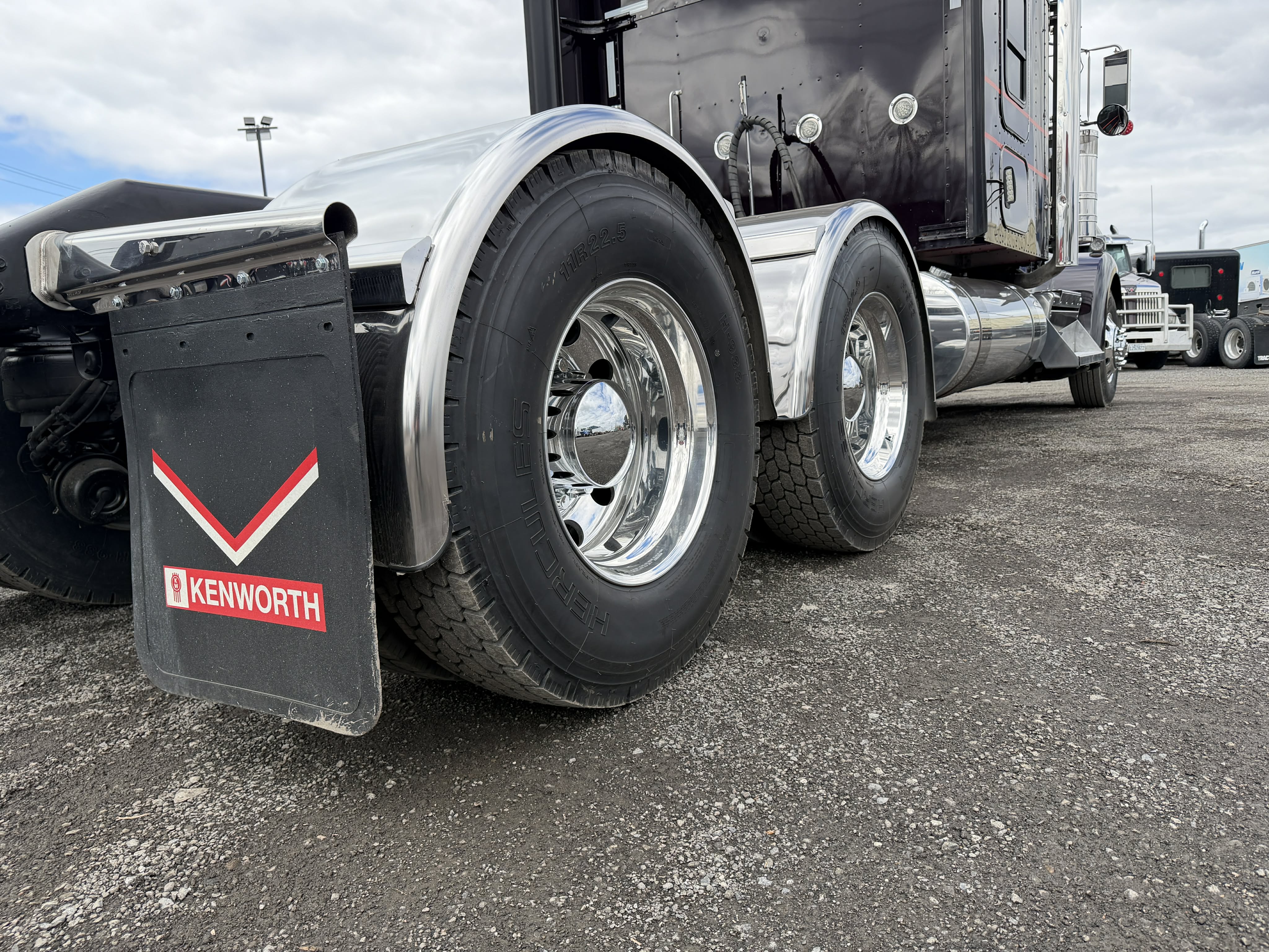 2022 Kenworth W900L 9