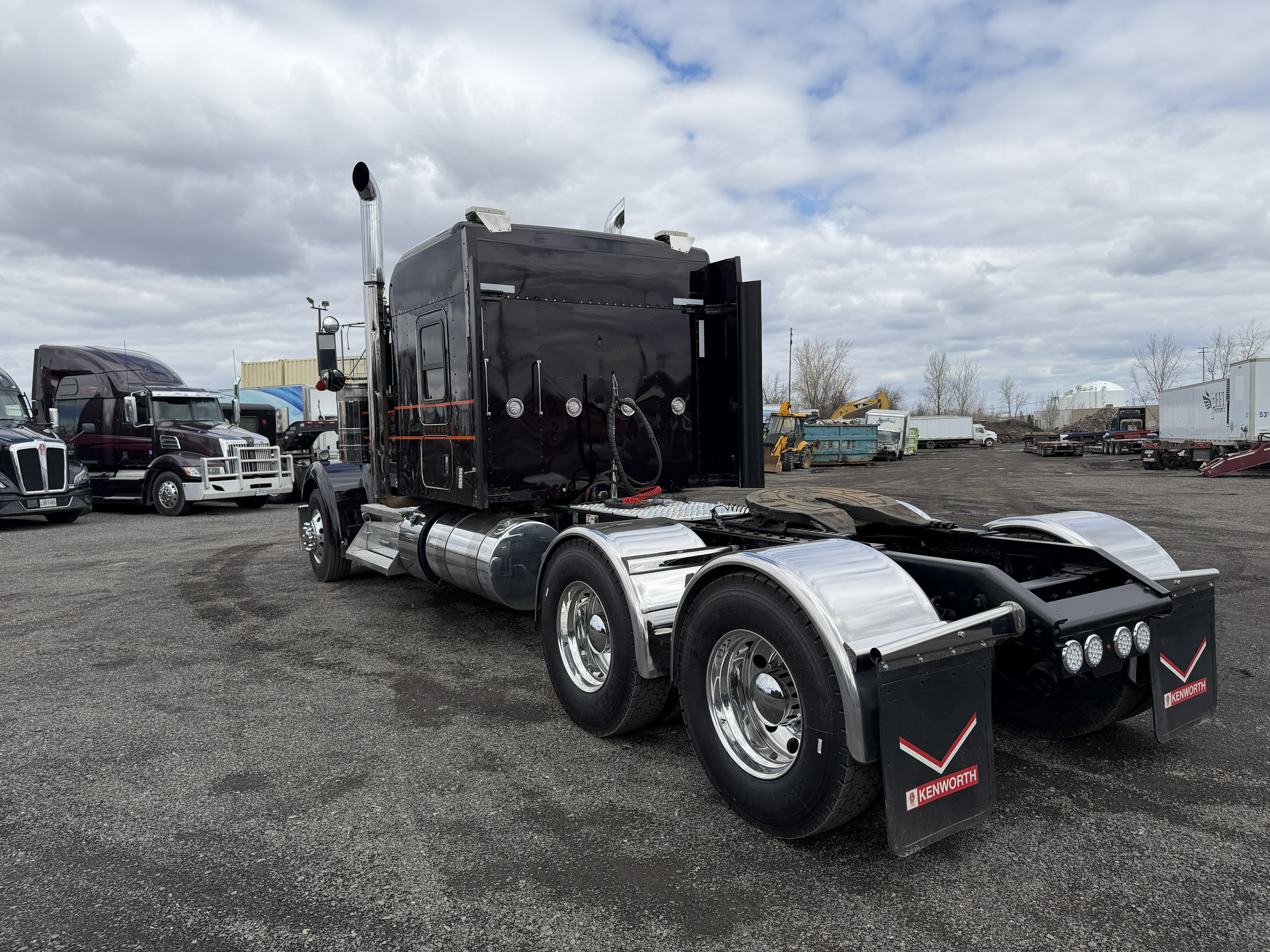 2022 Kenworth W900L 3