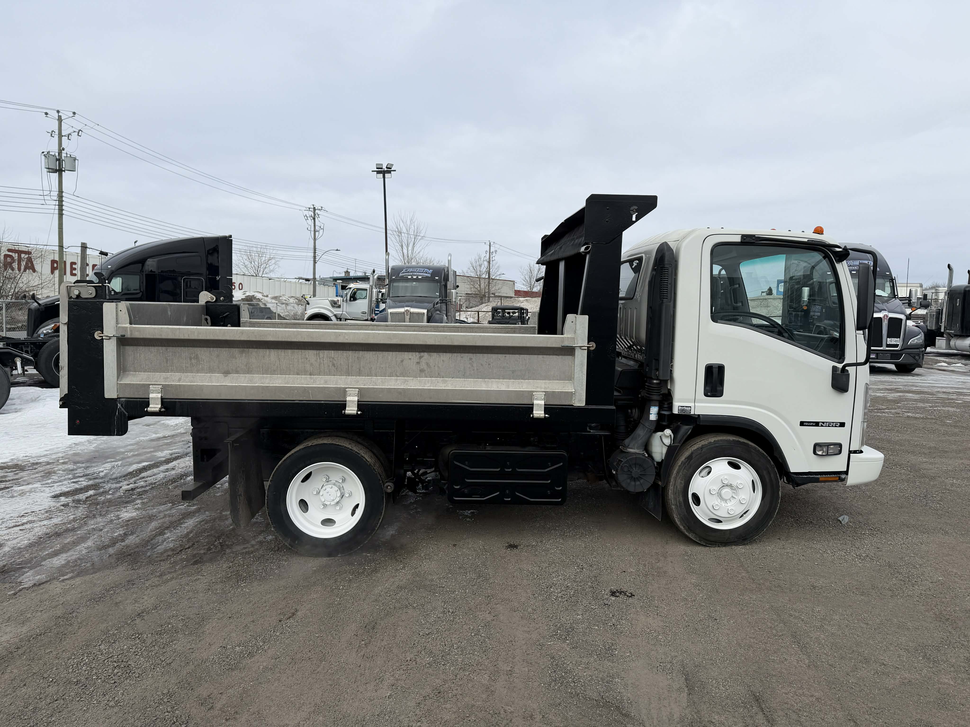 2017 Isuzu NRR 7