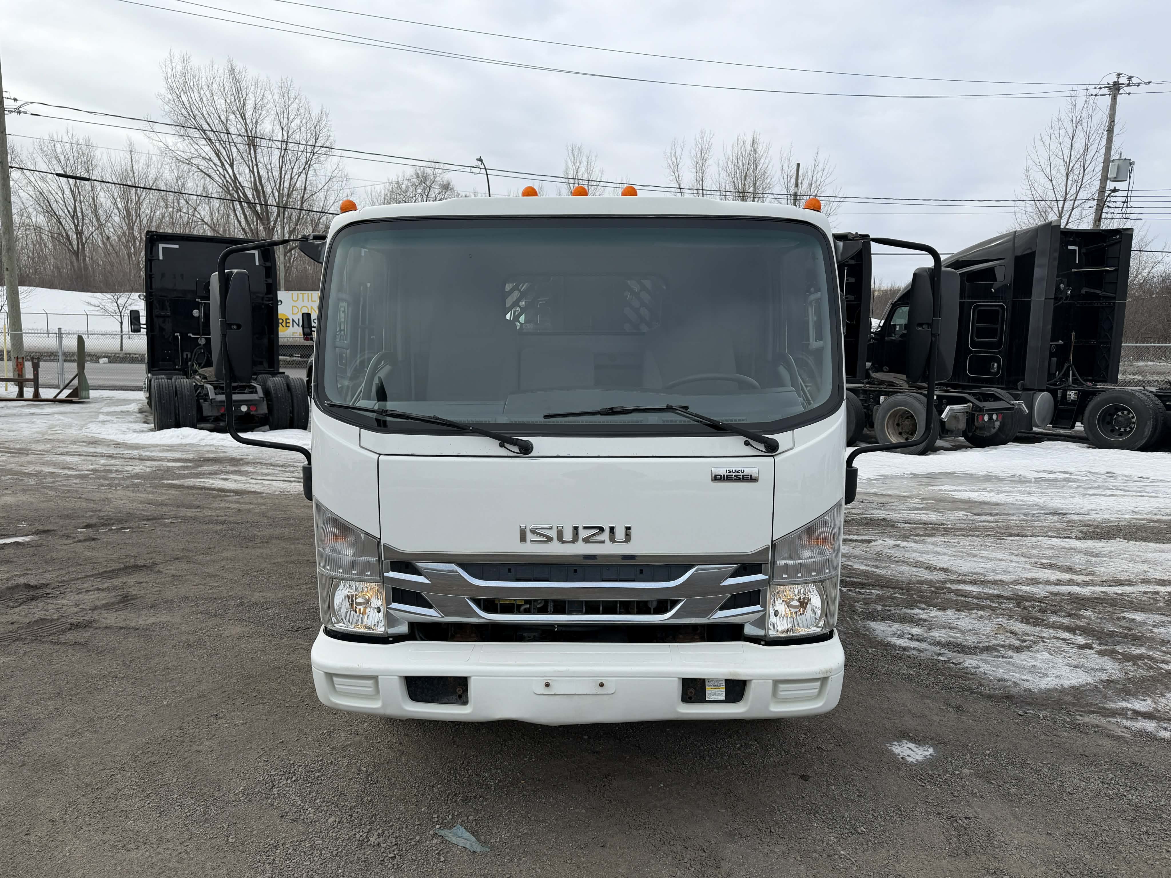 2017 Isuzu NRR 9