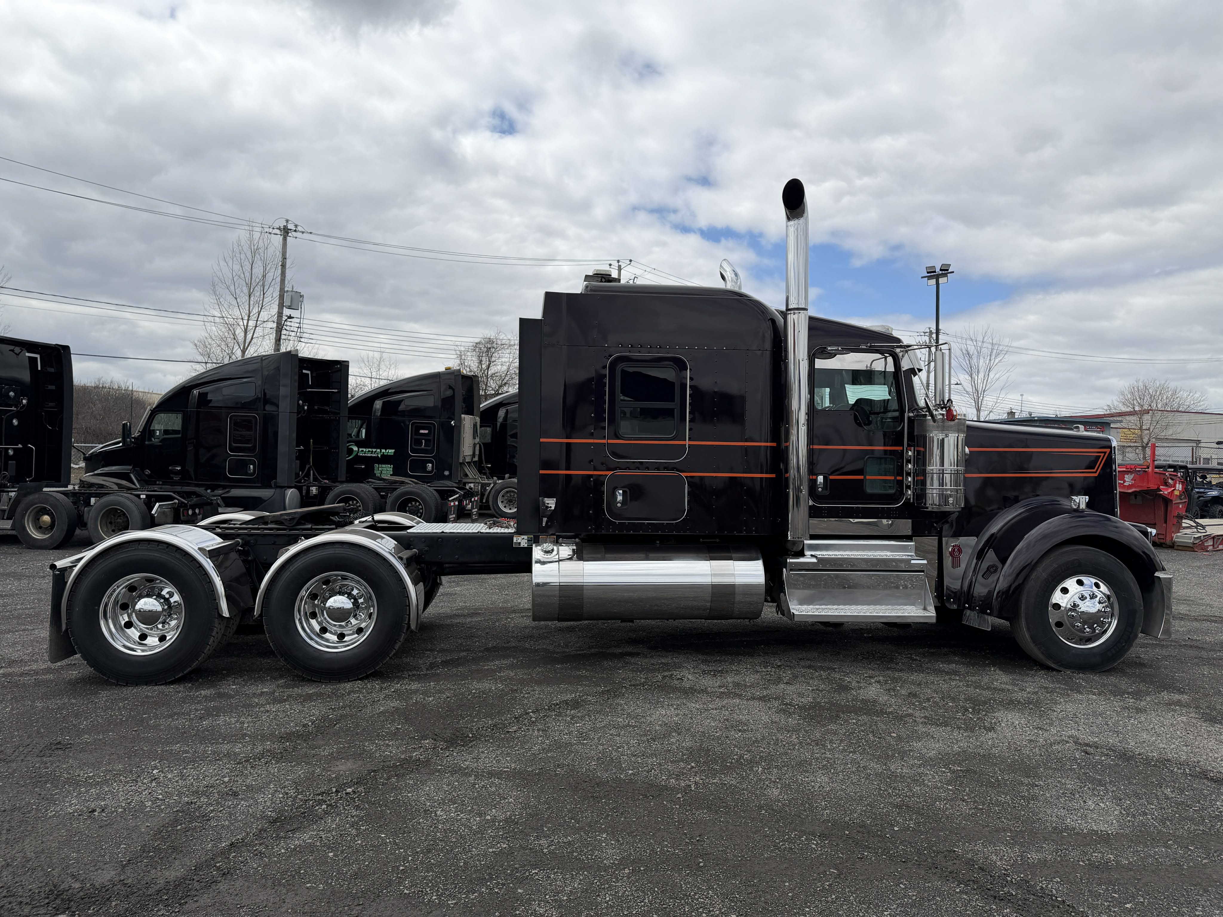 2022 Kenworth W900L 6