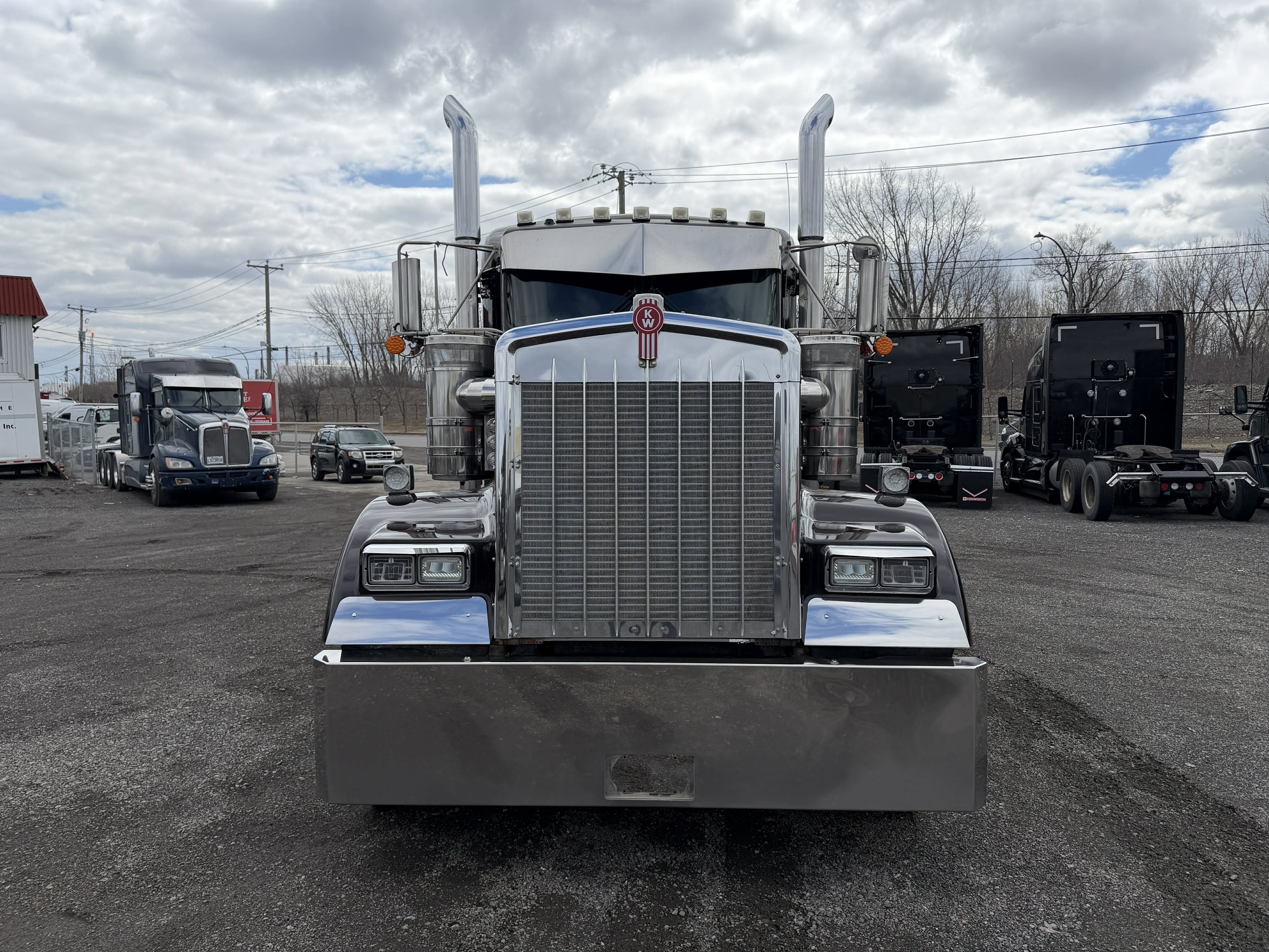 2022 Kenworth W900L 8