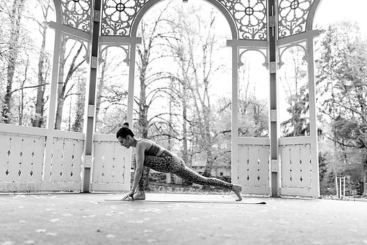 ©Foxografie_anahatayoga_april2023_66_edited.jpg
