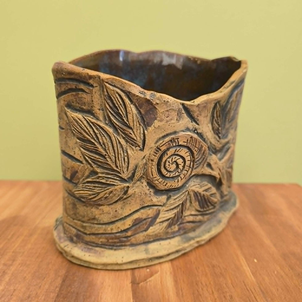 Thumbnail: Leafy Snail Carved Vase 