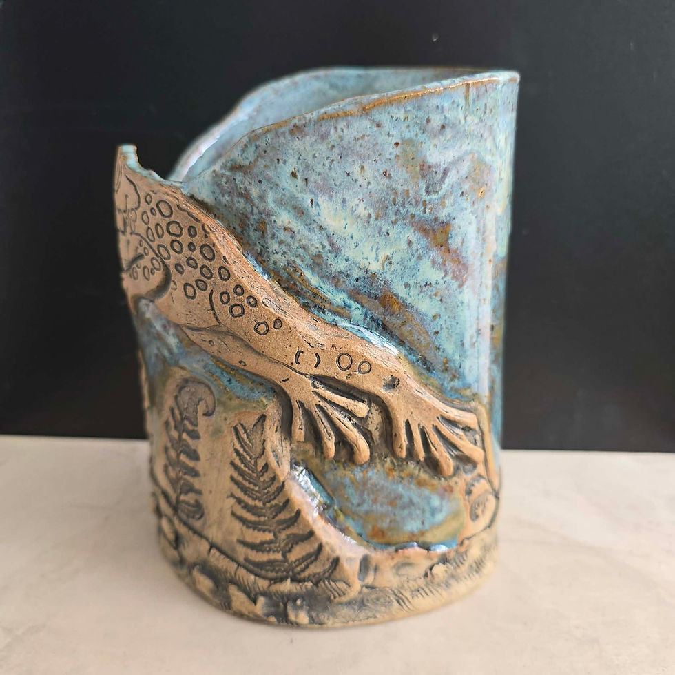 Thumbnail: Leaping Frog Wraparound Vase  