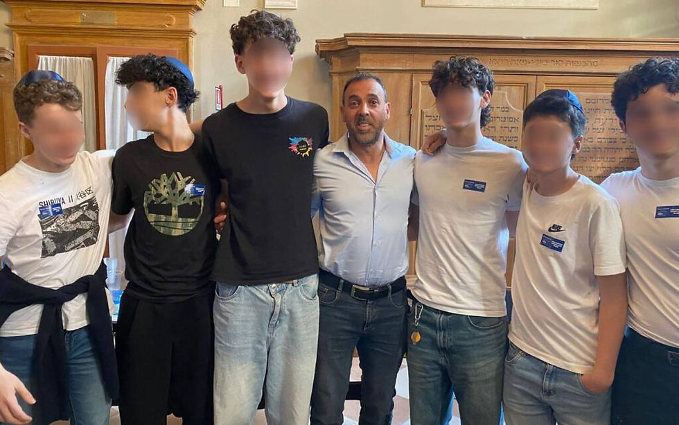 Gli studenti a Ferrara per il premio letterario Adei, grande commozione per l’incontro con Eli Sharabi