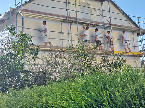 Fassade mit Arbeitern 1.jpg