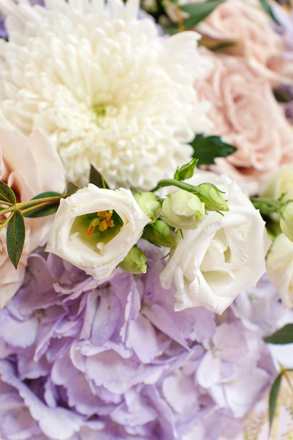 Thumbnail: The Duchess Large Deluxe Hand Tied Bouquet