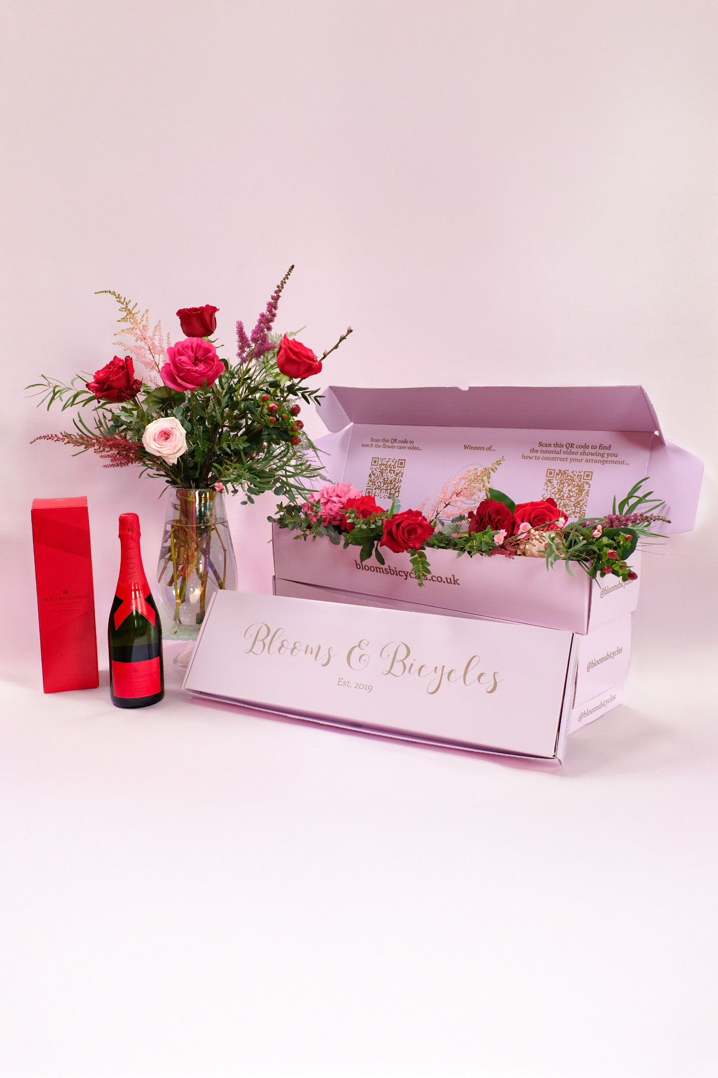 Romance Medium Letterbox Flowers & Limited Edition Red Moet&Chandon Champagne