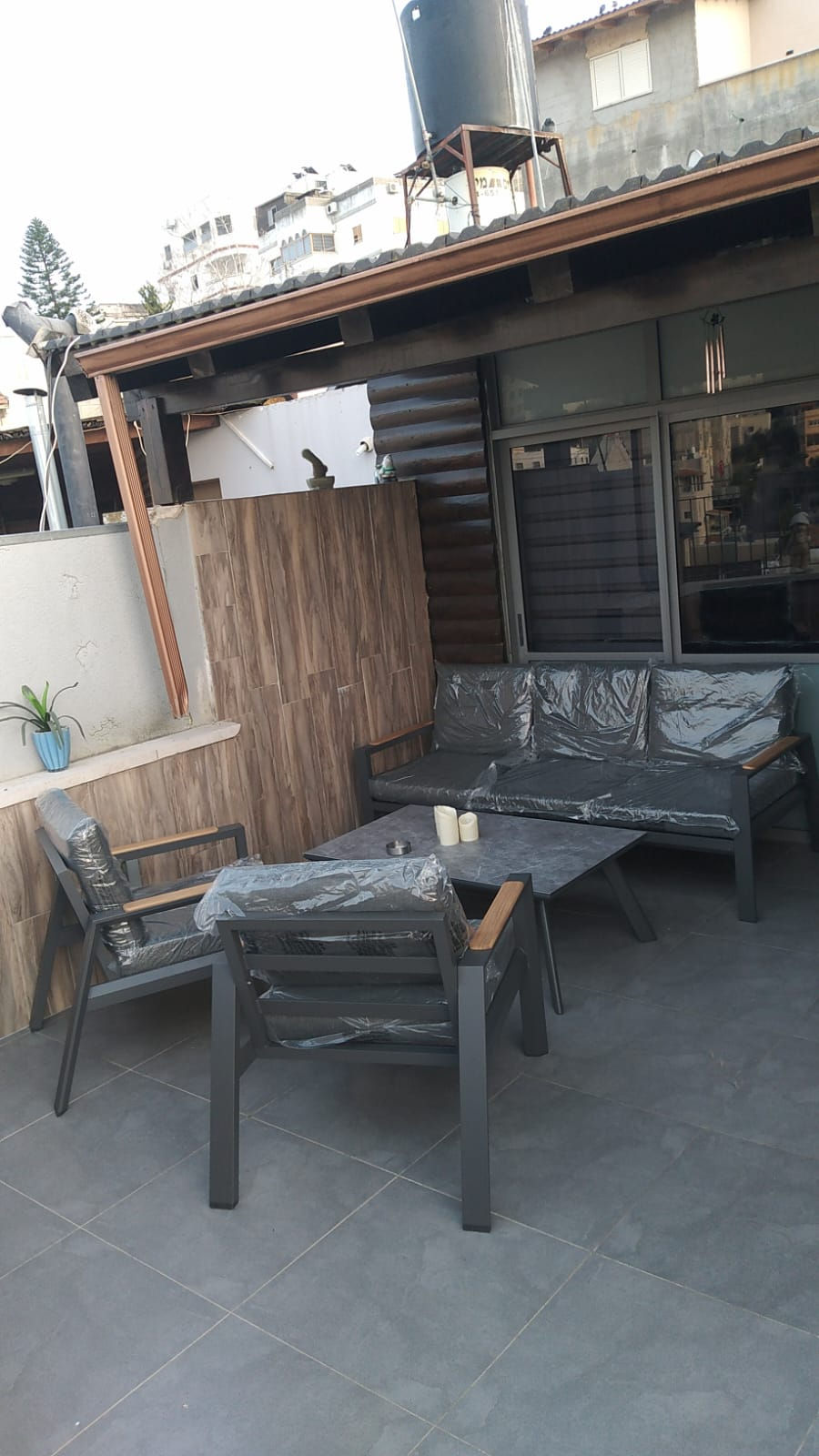 תמונה ממוזערת: פירנצ'ה ו פינת ישיבה לגינה תלת מאלומיניום בשילוב ידיות מעץ טיק