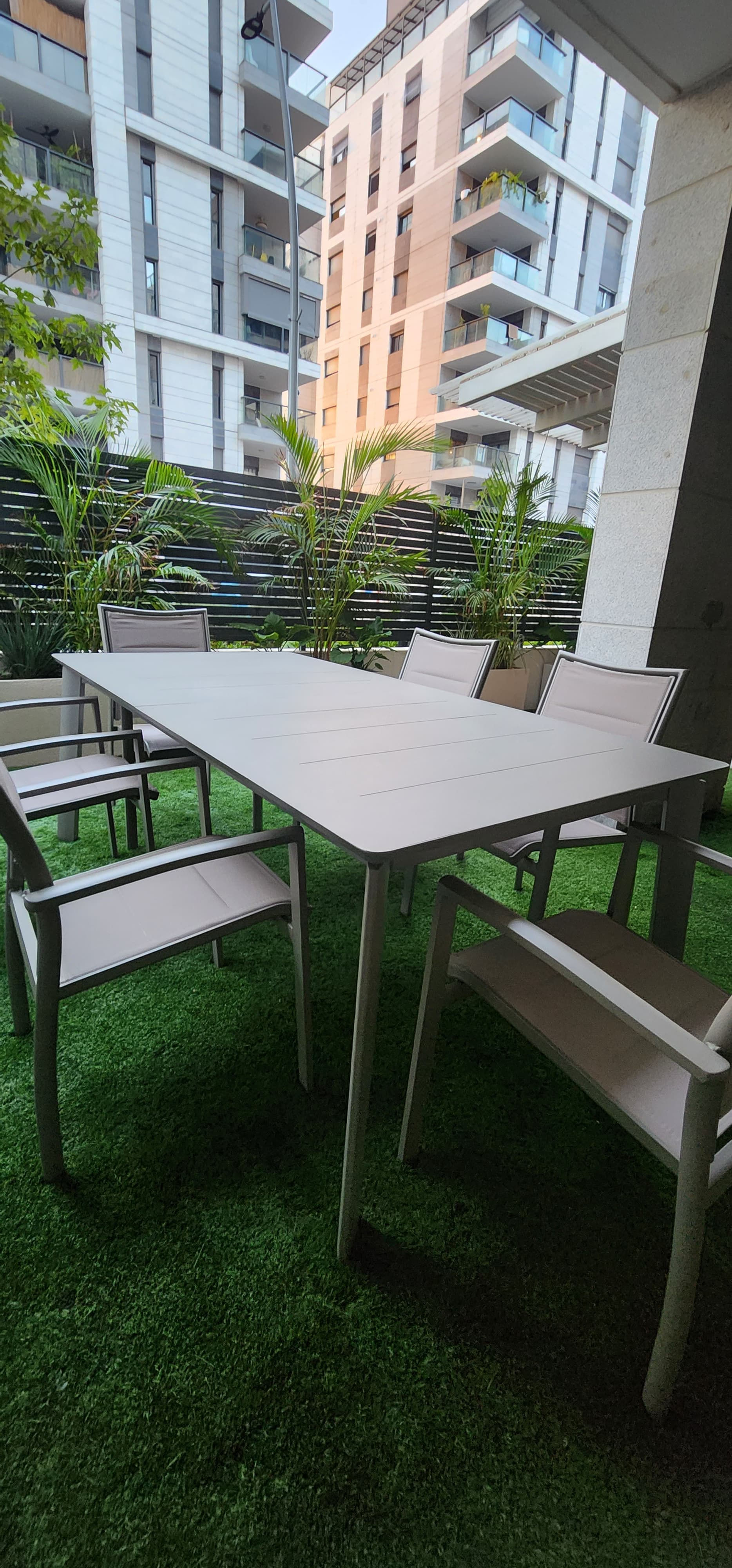 הולנד ו פינת אוכל לגינה מאלומיניום הכולל 6 כיסאות דגם "פקאן"-בג