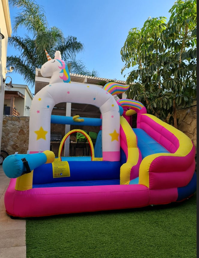 תמונה ממוזערת: דגם חד קרן ו מתנפח מים לגינה משולב, שק אגרוף-מתנה בכל אריזה