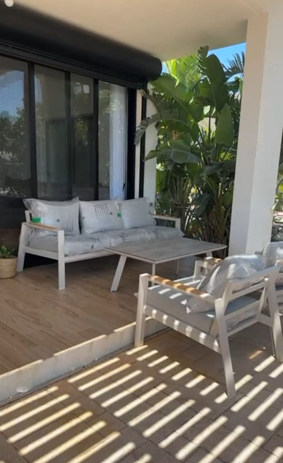 תמונה ממוזערת: פירנצה ו פינת ישיבה תלת לגינה מאלומיניום ובשילוב ידיות עץ טיק