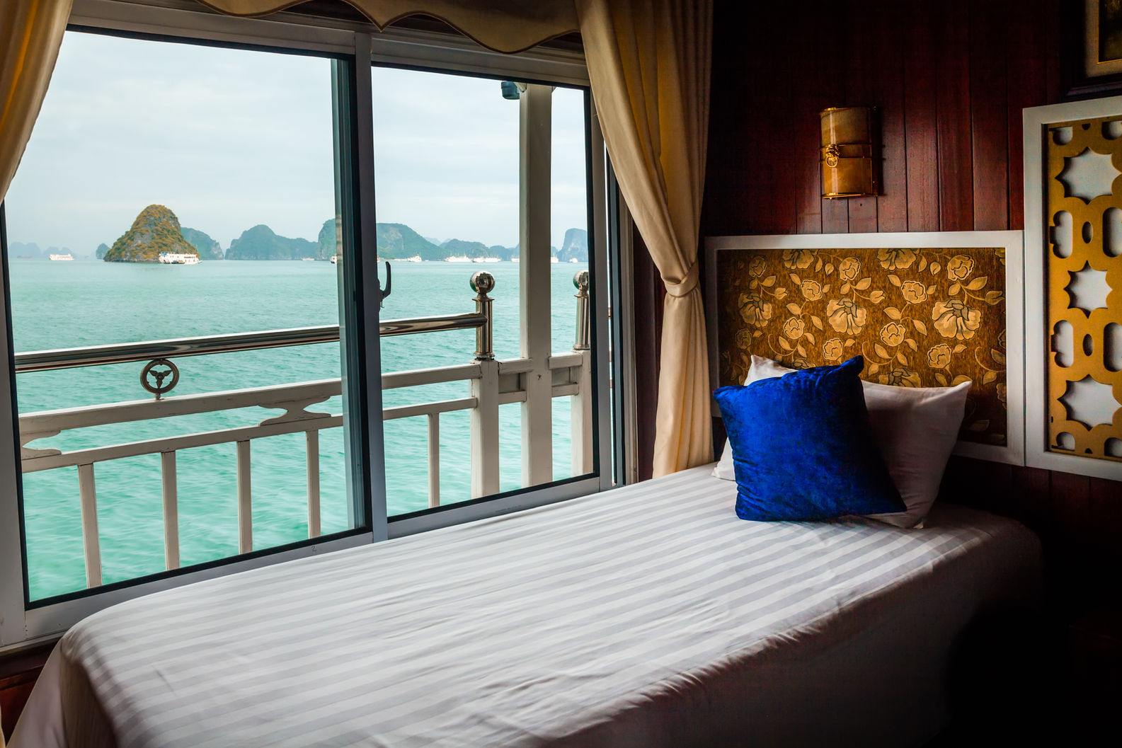 bed-in-cruise-ship-cabin-halong-bay-vietnam-2021-08-26-19-00-19-utc.jpeg