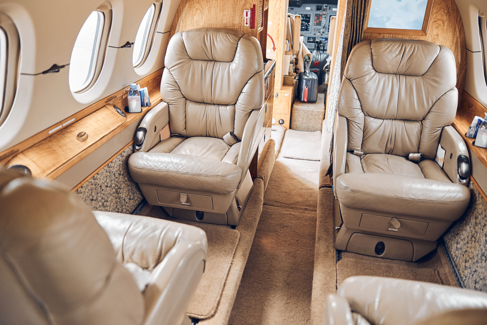 luxury-business-jet-private-salon-2021-09-23-20-23-42-utc.jpeg