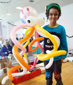 boston-face-painter-balloon-twister.webp