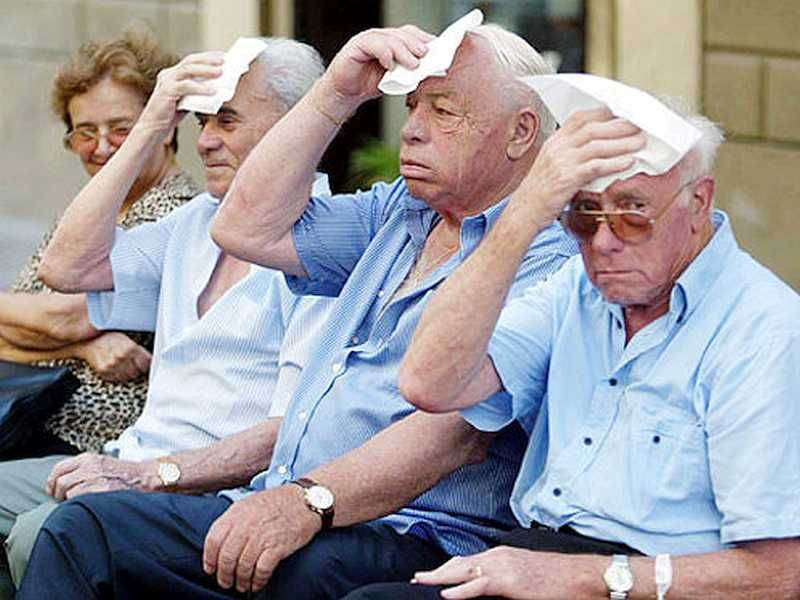 Keeping Senior Feet Healthy in Hot Weather