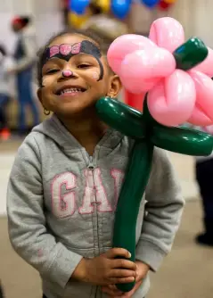renee-boston-face-painter-balloon-twisting.webp