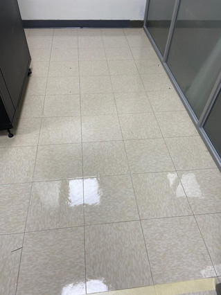 Stripping and waxing floor - MB FLOOR SOLUTIONS