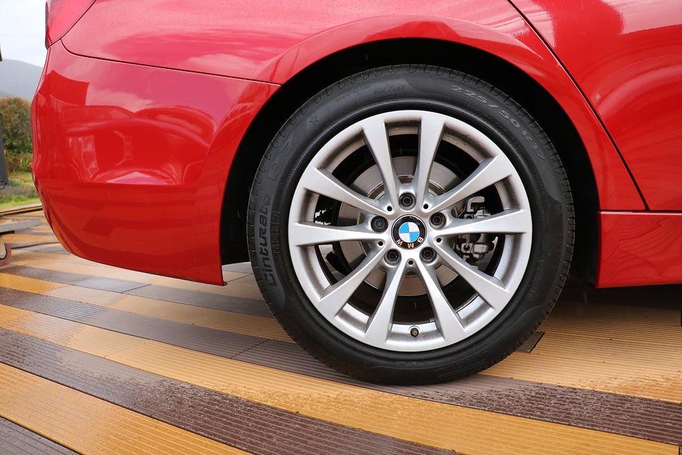 Miniatura: BMW 318i