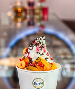 Frozen Yogurt mit Toppings bei Faleyda Frankfurt
