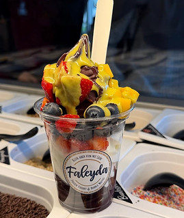 Açai Bowl mit frischen Früchten bei Faleyda Frankfurt