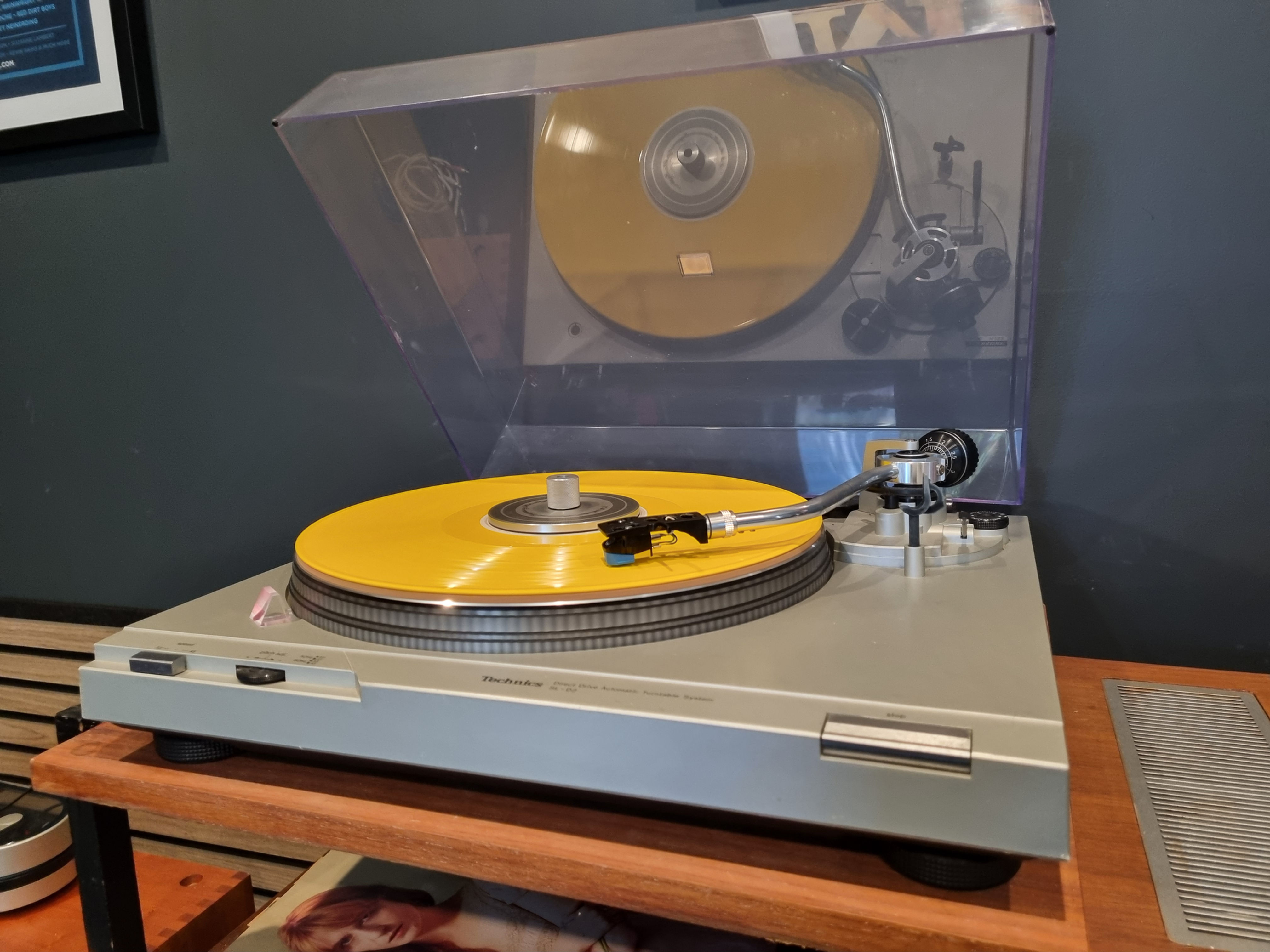 Technics SL-D2 Direct Drive Turntable