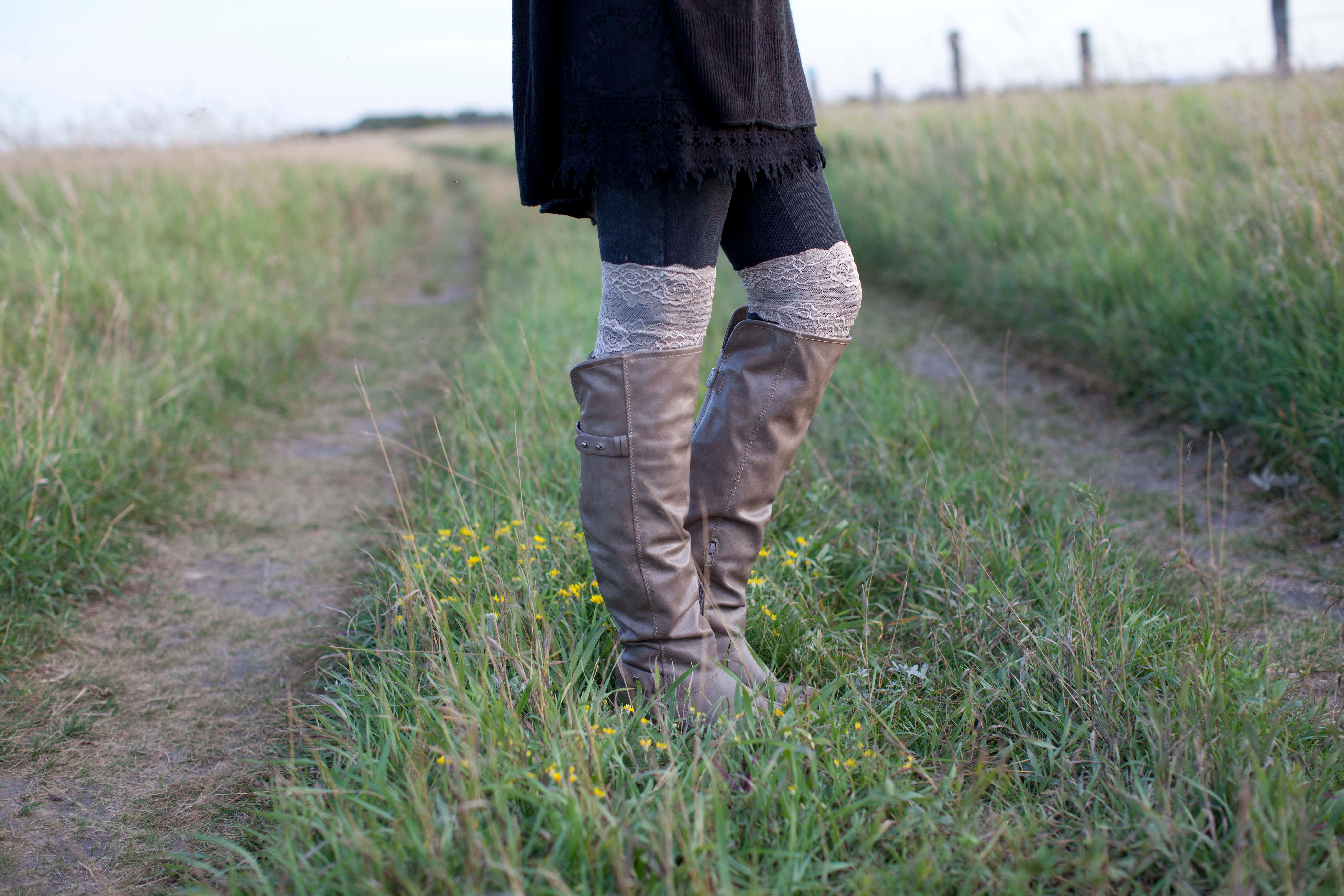 Lace Boot Cuff | Beige