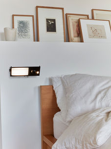 BINY_BEDSIDE_LEFT_BLACK_WHITE