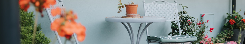 Outside Front Table and Chairs.JPG