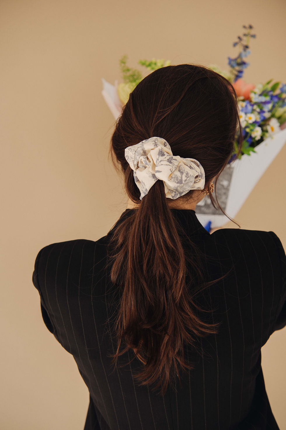 Thumbnail: Bouquet size M+ linen hair scrunchie + postcard