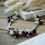 Miniaturbild: SILBERNES ARMBAND MIT VERSCHIEDENEN EDELSTEINEN