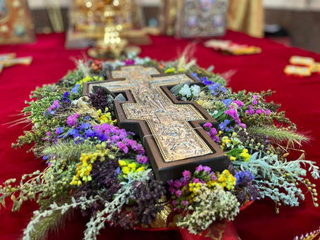 Винесення чесних древ животворчого Хреста Господнього