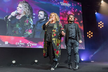 Des moments de légèreté et de convivialité ont rythmé la soirée, avec des présentateurs charismatiques sur scène. Les projections visuelles en arrière-plan ont ajouté une dynamique interactive, renforçant la scénographie de l'événement.