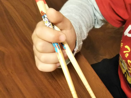 「お箸」を通じた発達支援