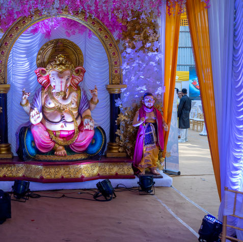 entrance gate ganpati murti