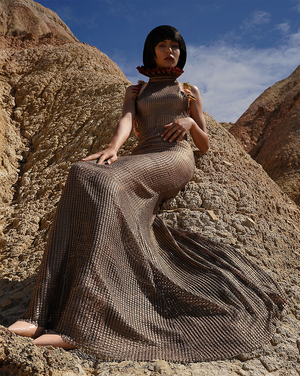 Miniatura: Emirandira golden long dress with victorian neck, royal view. Roots Collection. Wyne Kirabo fashion designer. 