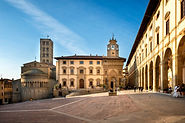 arezzo-piazza-grande.jpg